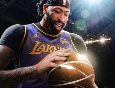 黑白体育-浓眉哥连续十场比赛得分超过逆转，湖人挑战极限！的简单介绍