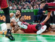 黑白体育- 塔图姆经典比赛 