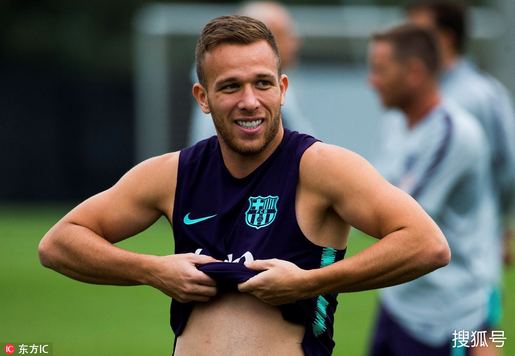 黑白体育- 巴塞罗那发布会 