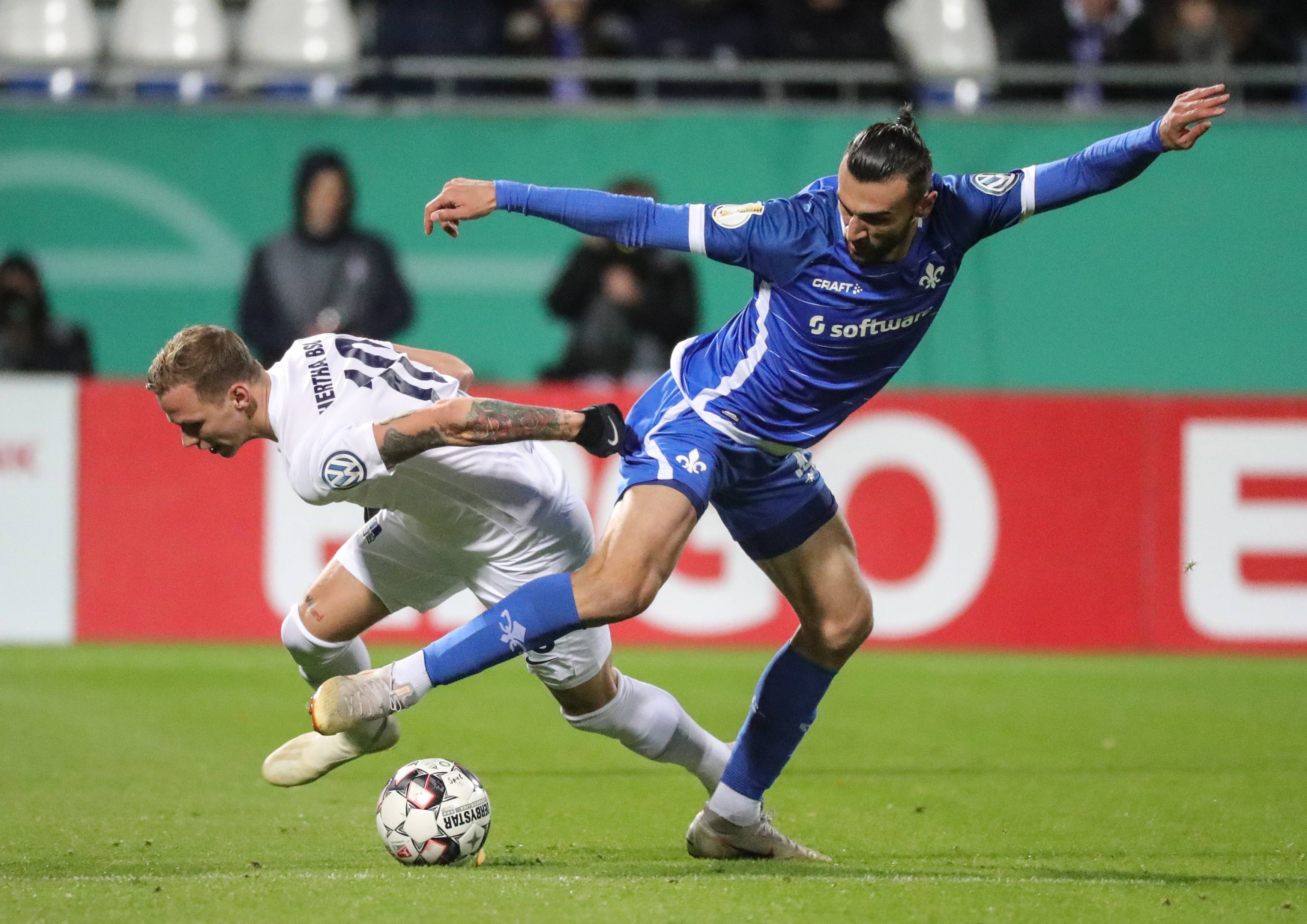 黑白体育-赛前体能课后,新疆广汇强势反弹备战德国杯,话题不断,身体对抗强度拉满(依法大抓练兵备战大讨论)