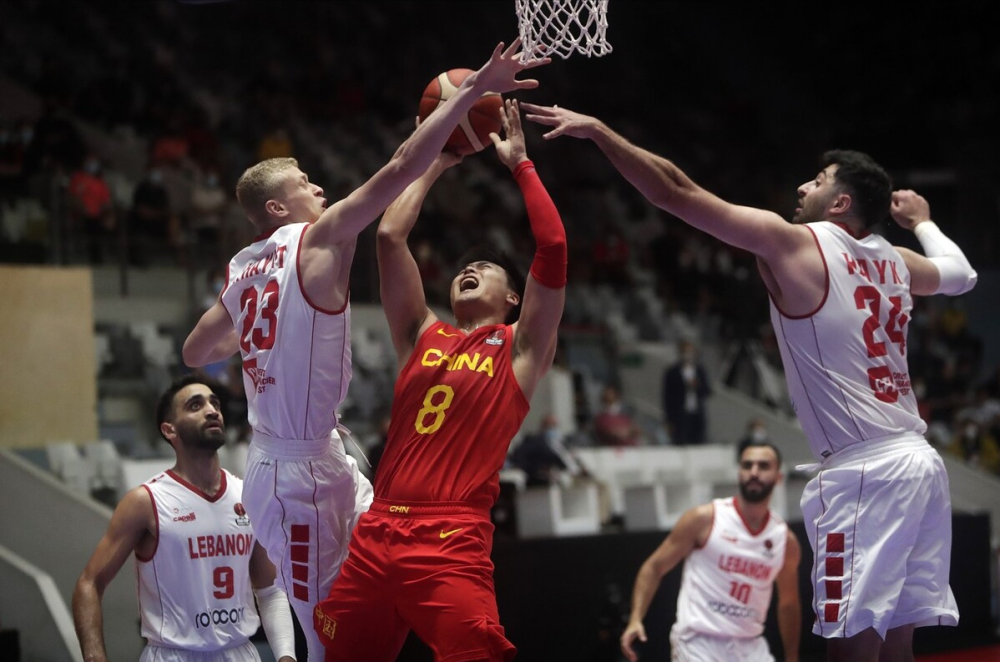 黑白体育-赛前体能课后,新疆广汇强势反弹备战德国杯,话题不断,身体对抗强度拉满(依法大抓练兵备战大讨论)