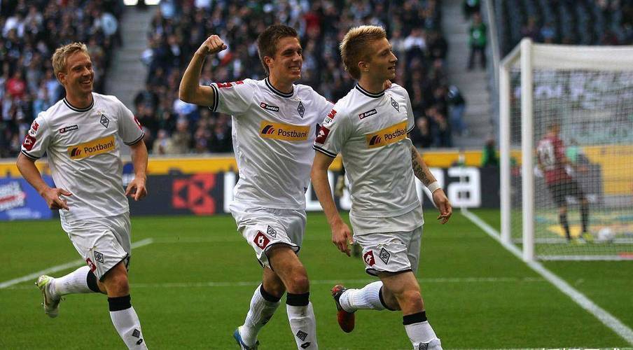 黑白体育-德甲赛程吃紧，皇家社会今晚外线爆发，气氛紧张，更衣室氛围转暖(德甲赛程10)