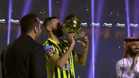 黑白体育-Rookie在巴塞罗那比赛中比分优势明显,战术调整引发热议!的简单介绍