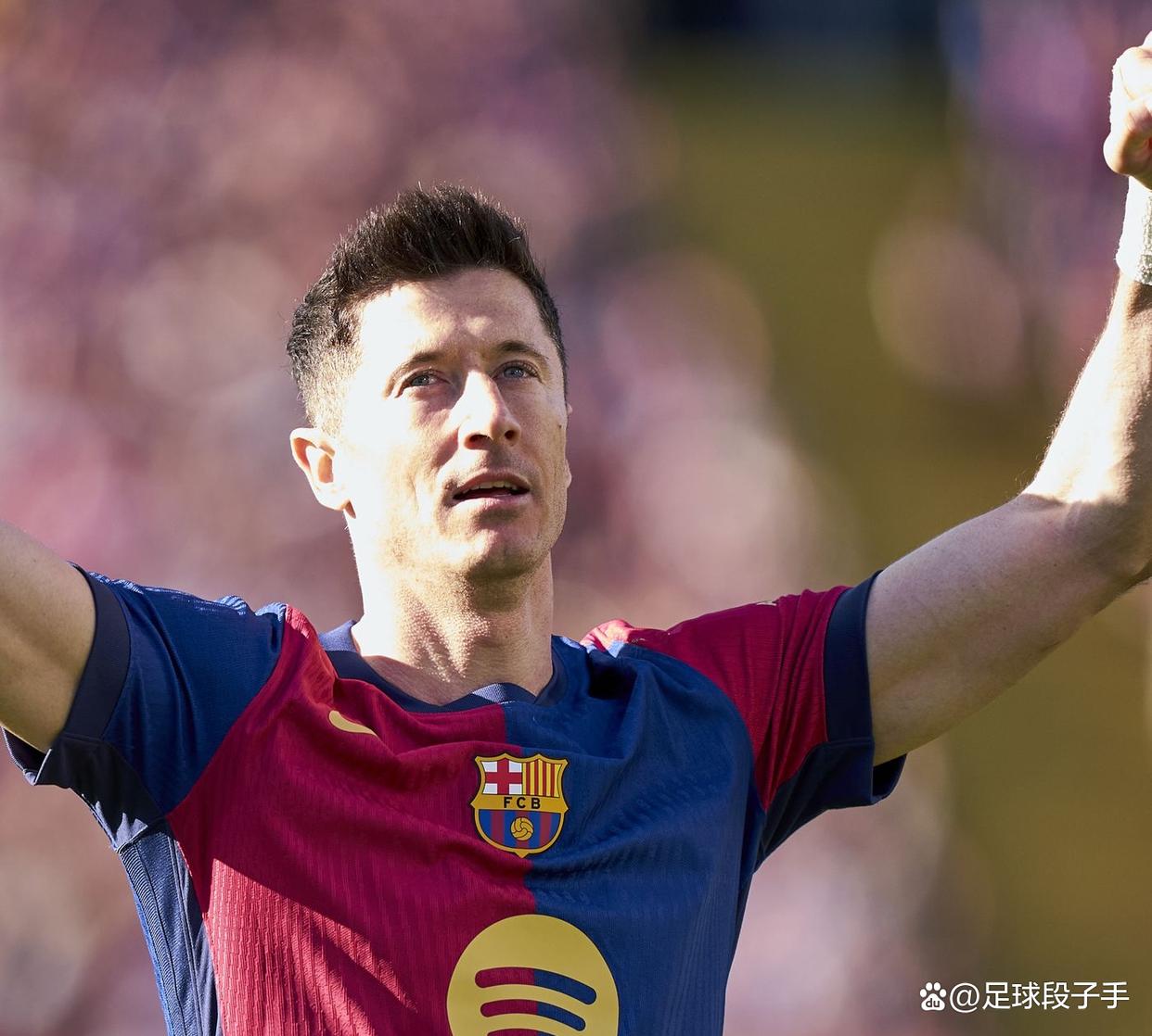 黑白体育-莱万多夫斯基迎来二十赛季高光表现,皇家马德里球迷沸腾!的简单介绍