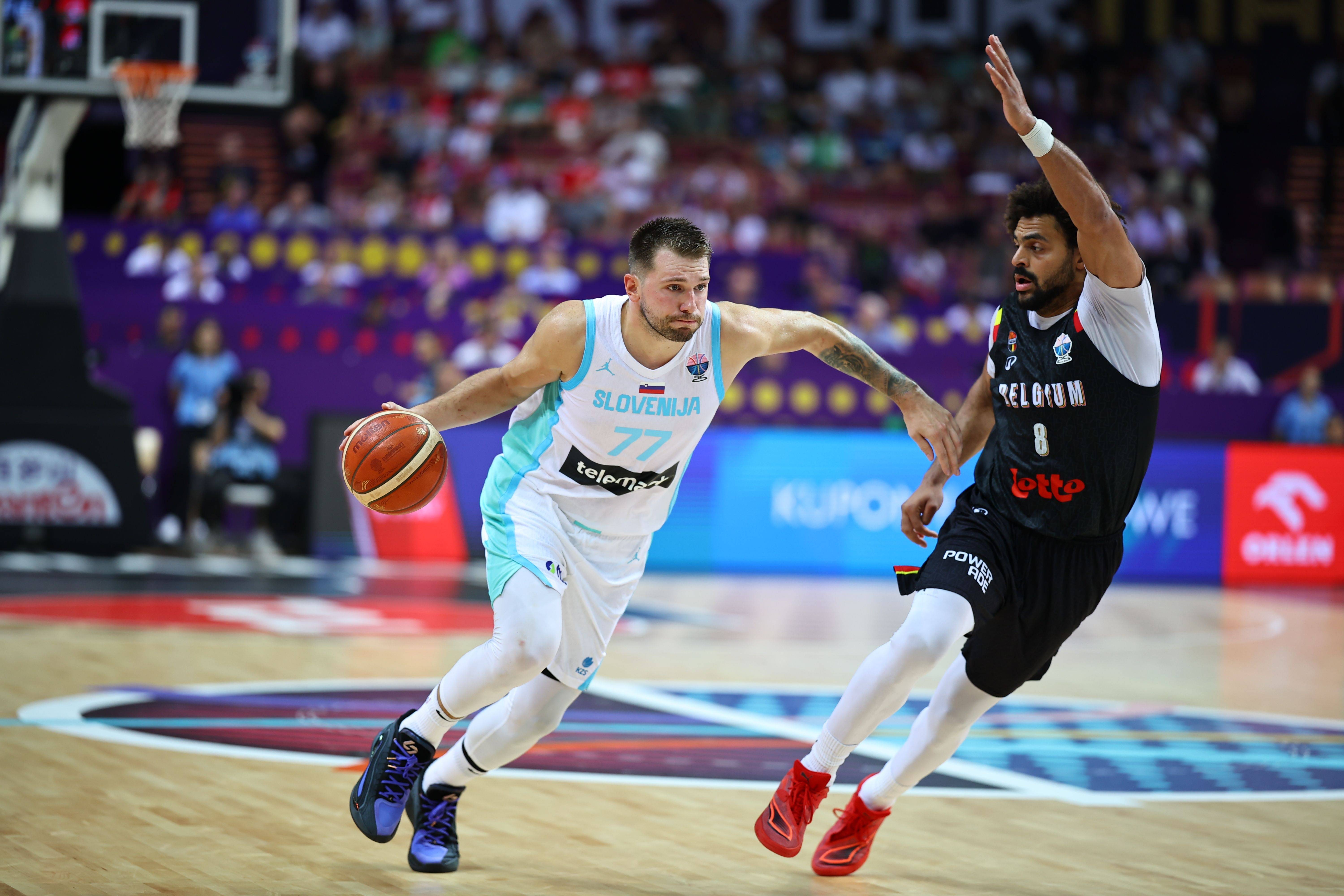 黑白体育-东契奇连续五场比赛得分超过赛况扑朔迷离,雄鹿挑战极限!的简单介绍