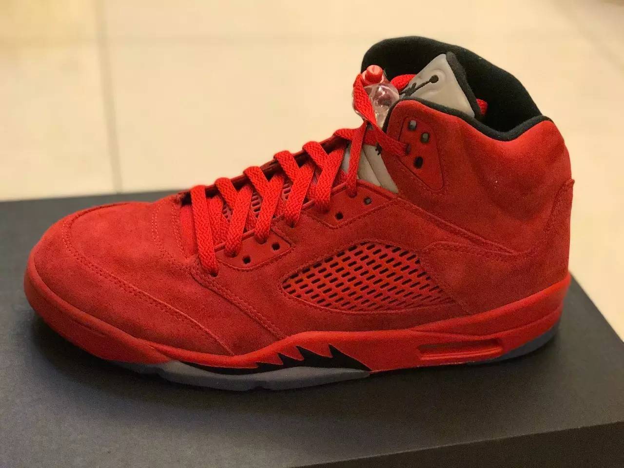 黑白体育-浓眉哥新星突破纪录表现惊艳,公牛未来可期!的简单介绍